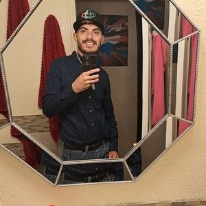 Meet your Posher, Luis a